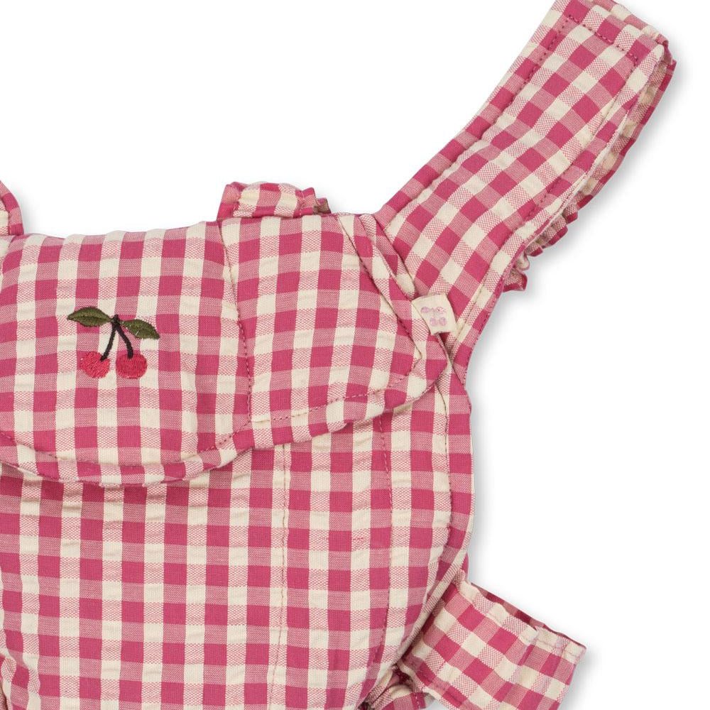 Konges Sløjd - Babytrage für Puppen "Bubblegum Check"