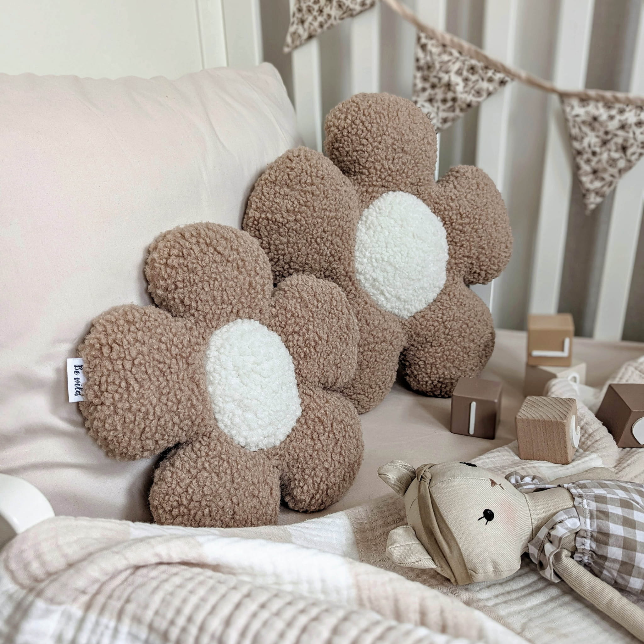 Handgefertigtes Gänseblümchen-Kissen Groß