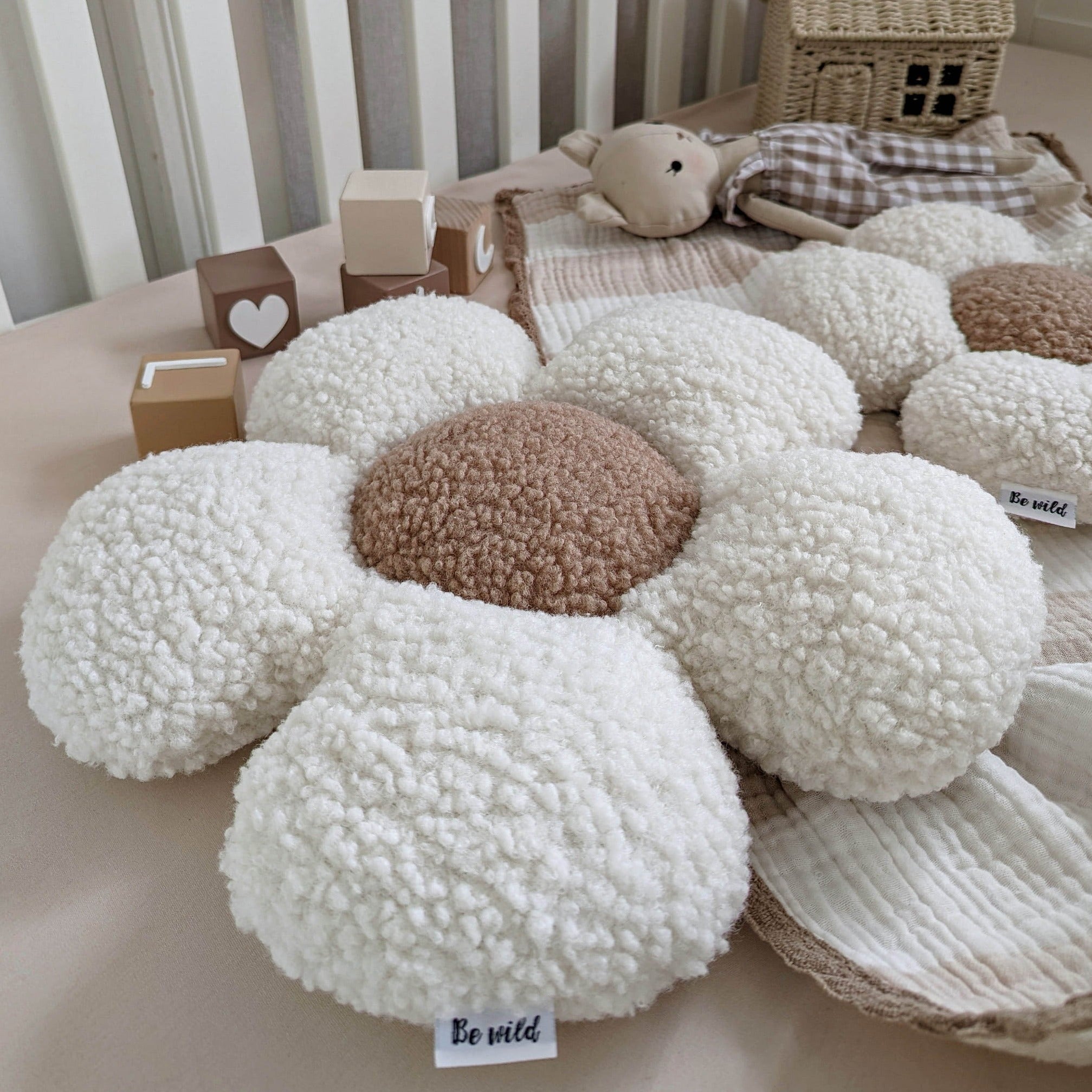 Handgefertigtes Gänseblümchen-Kissen Groß