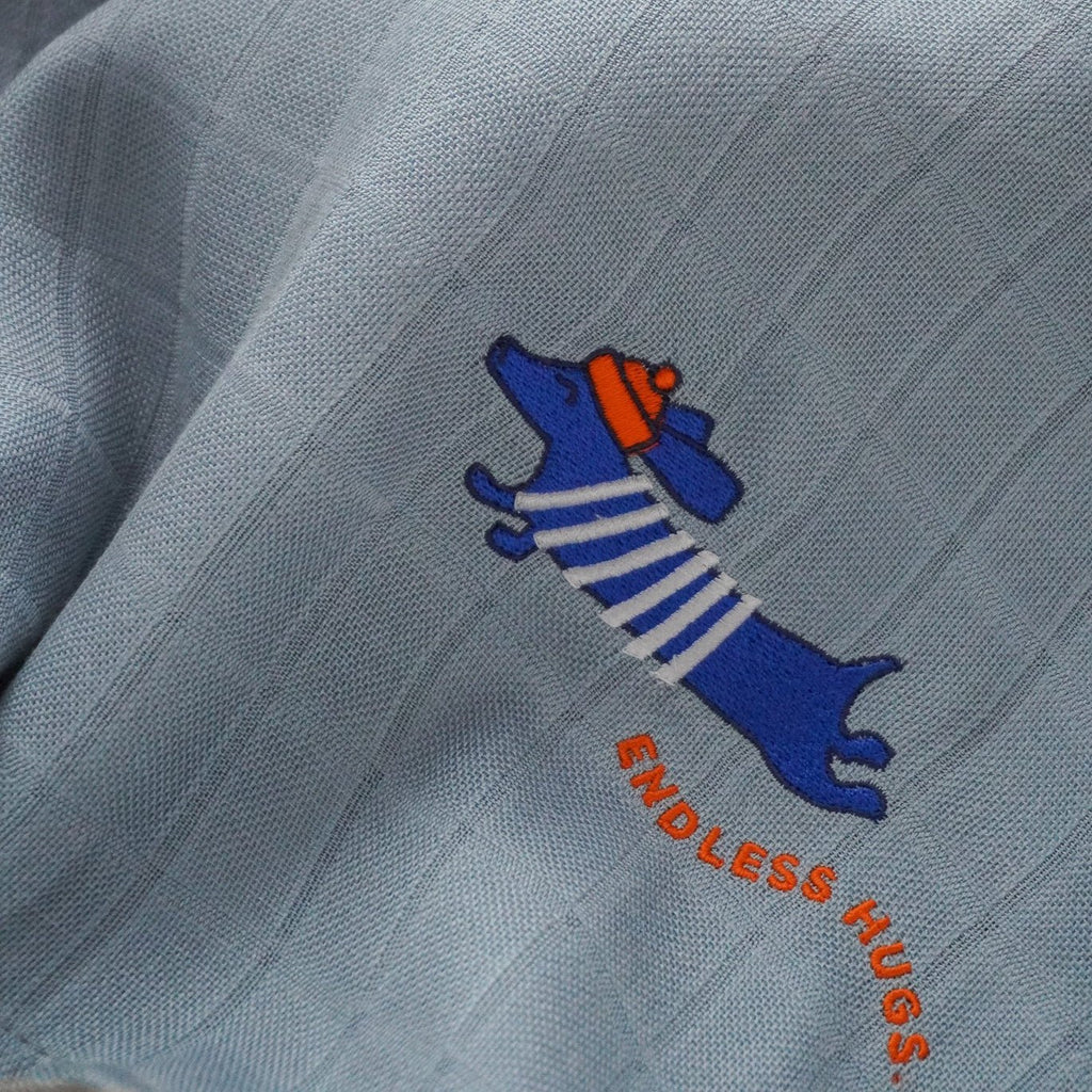 Endless Hugs - Großes Bambus Spucktuch mit blauen Puppy