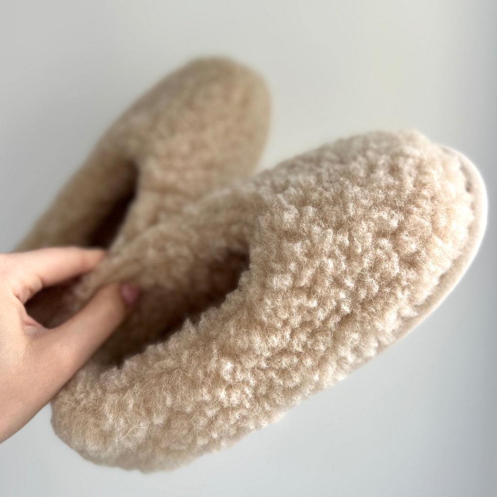 A Basic Brand - Hausschuhe / Slippers aus Wolle