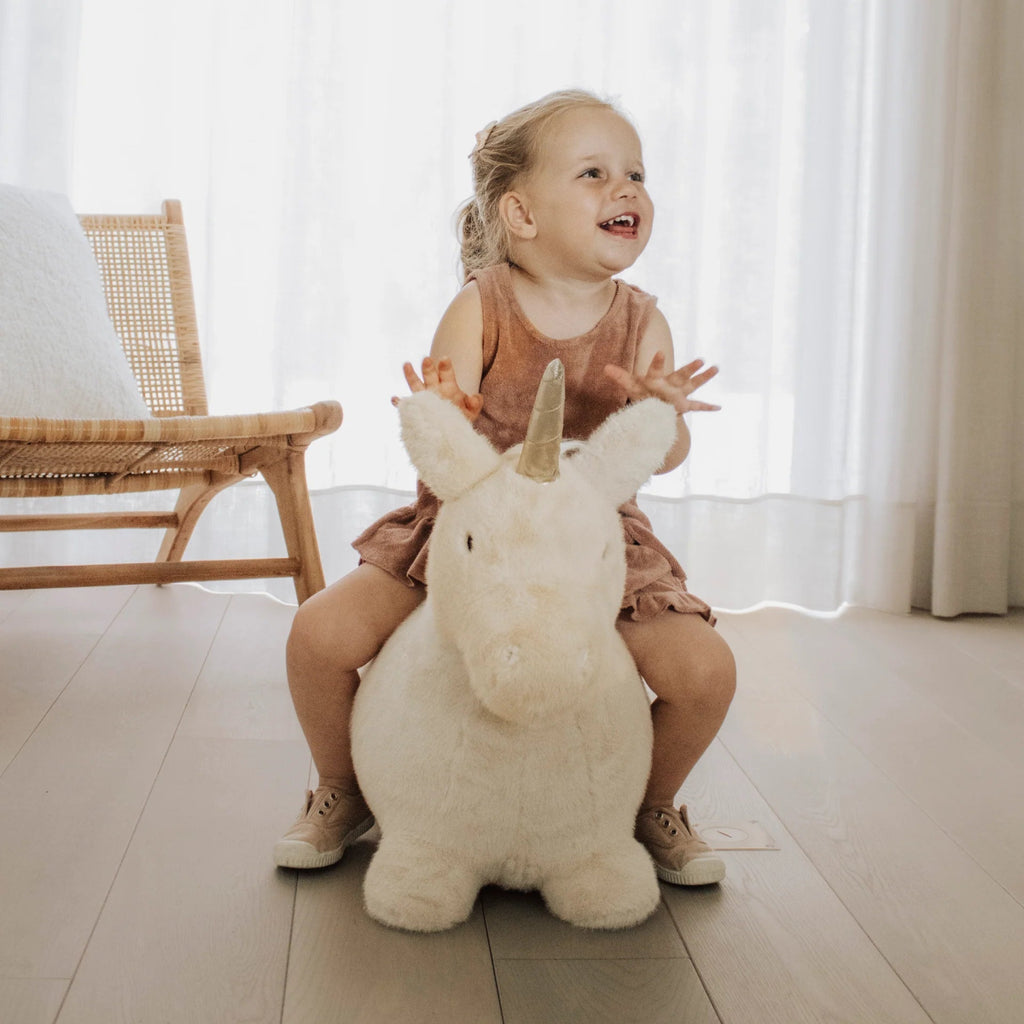 Hüpf - Einhorn für Kinder – Weiches Soft Bouncies von Wild & Soft - Little Baby Pocket
