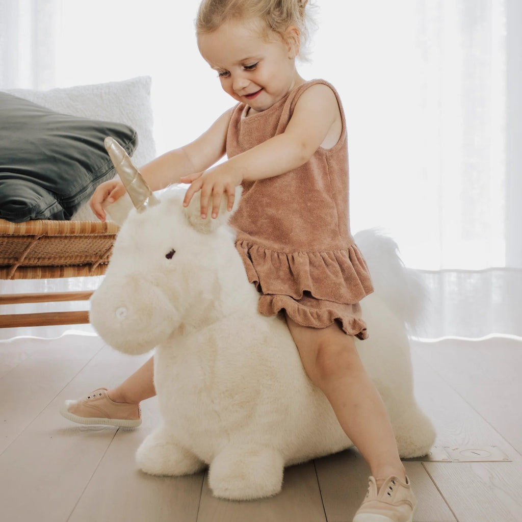 Hüpf - Einhorn für Kinder – Weiches Soft Bouncies von Wild & Soft - Little Baby Pocket