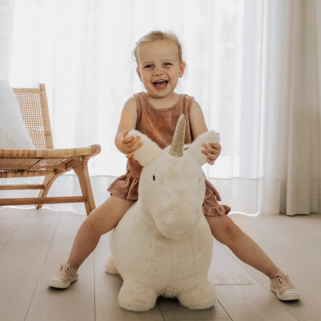 Hüpf - Einhorn für Kinder – Weiches Soft Bouncies von Wild & Soft - Little Baby Pocket