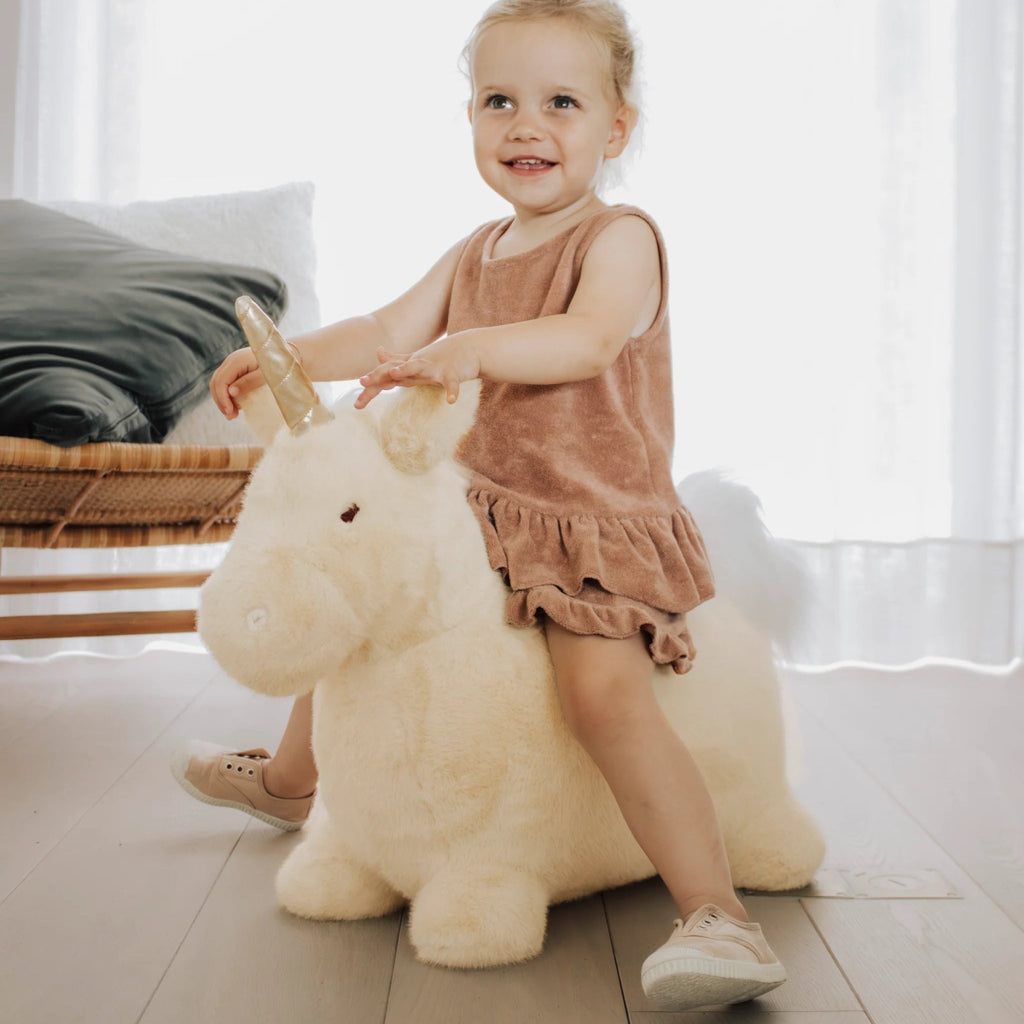 Hüpf - Einhorn für Kinder – Weiches Soft Bouncies von Wild & Soft - Little Baby Pocket