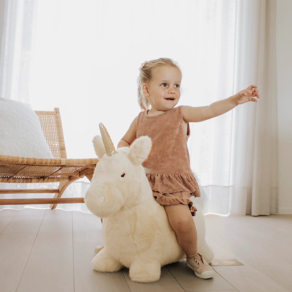 Hüpf - Einhorn für Kinder – Weiches Soft Bouncies von Wild & Soft - Little Baby Pocket