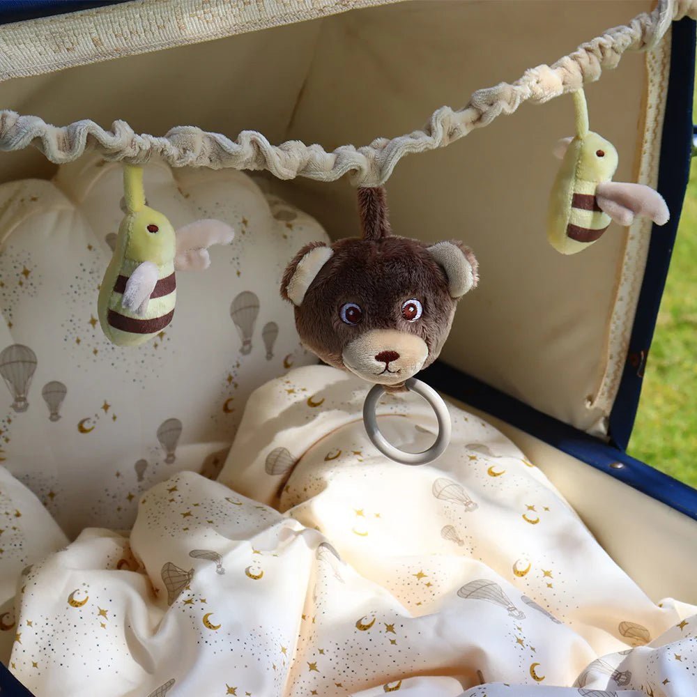 That's mine - Kinderwagenkette mit Spieluhr "Leah Bear"