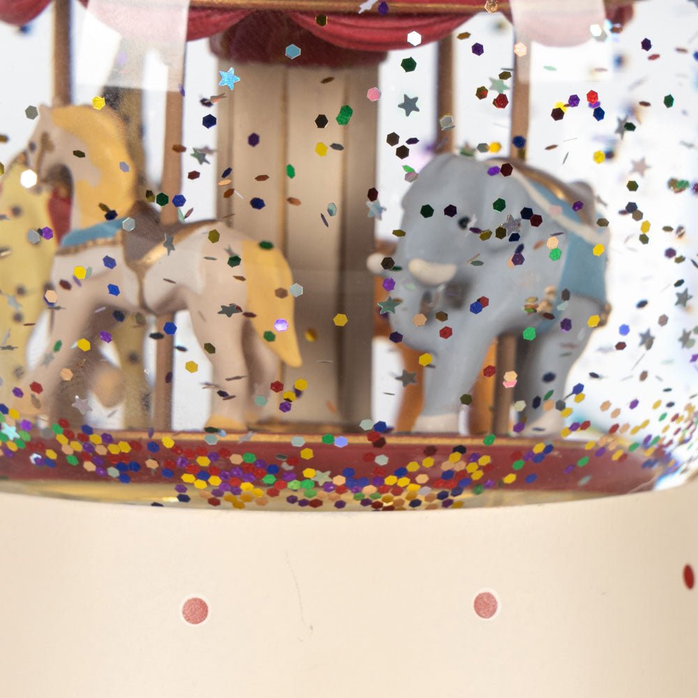 Konges Sløjd Glitzer Schneekugel mit Karussell & LED - Licht - Little Baby Pocket