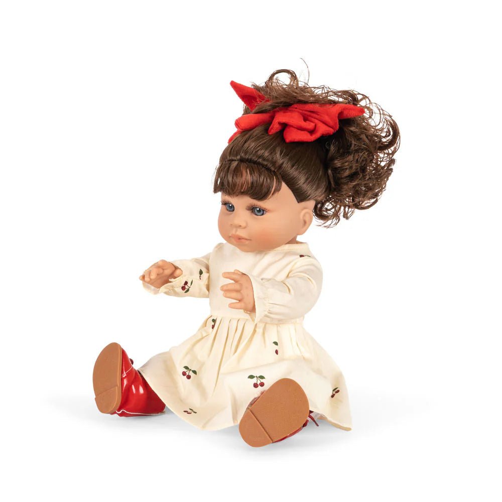 Konges Sløjd Odette Puppe 42cm mit Kirschkleid und langen Haaren - Little Baby Pocket