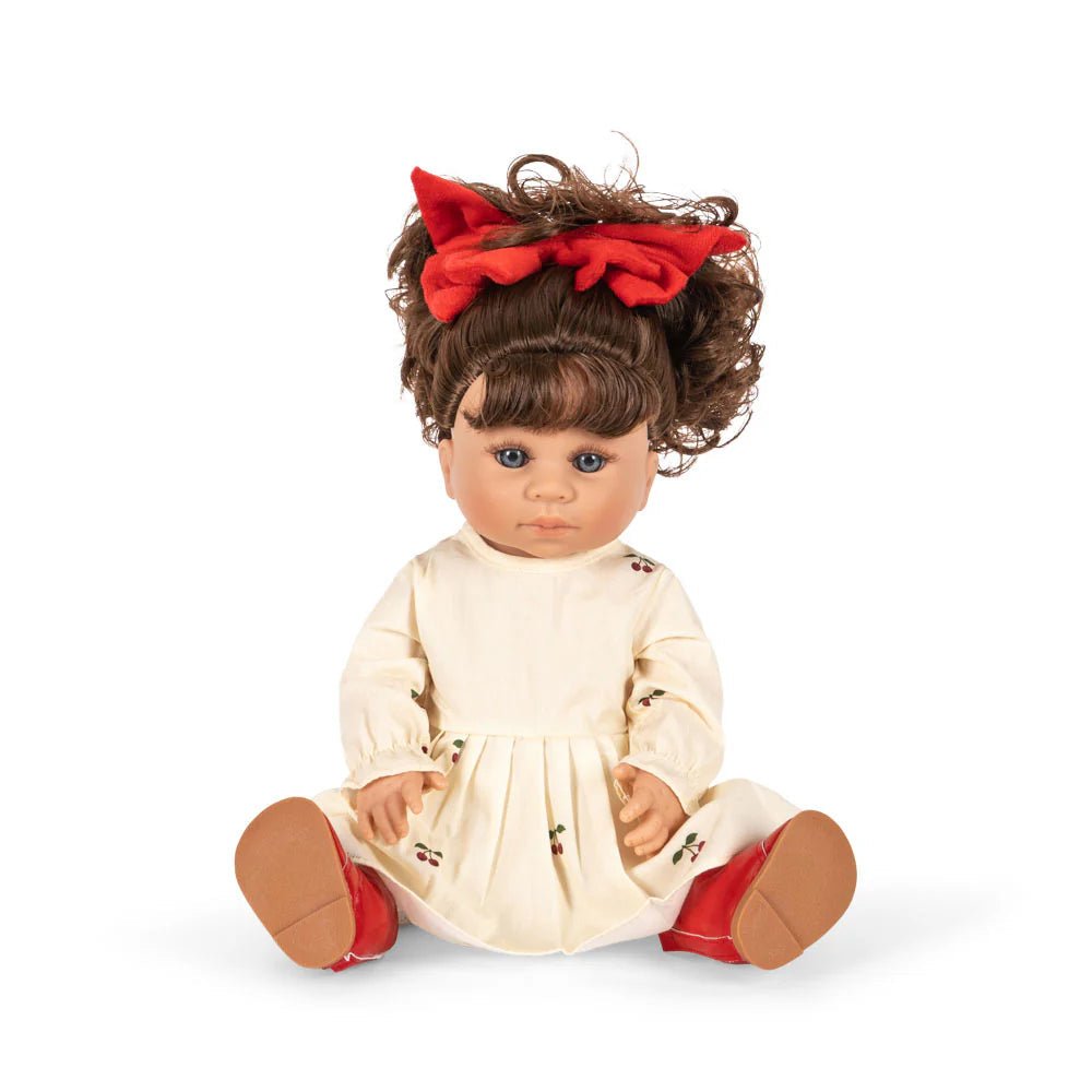 Konges Sløjd Odette Puppe 42cm mit Kirschkleid und langen Haaren - Little Baby Pocket