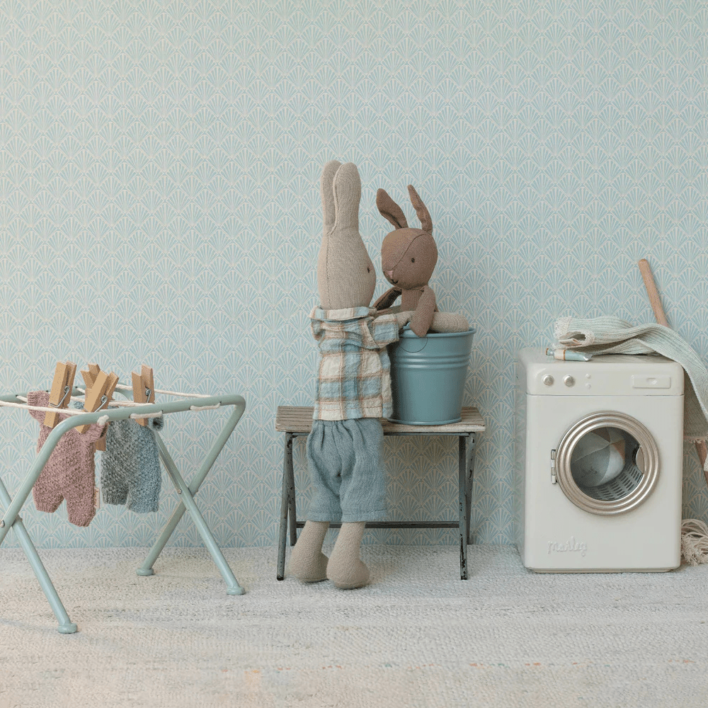 maileg Kaninchen Mikro Strickanzug Braun Blau mit Magneten - Little Baby Pocket