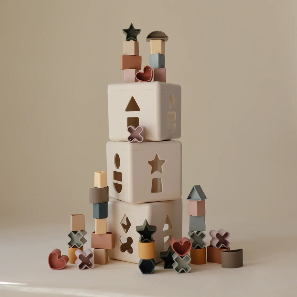 mushie - Sortierbox "Shape Sorting Box"