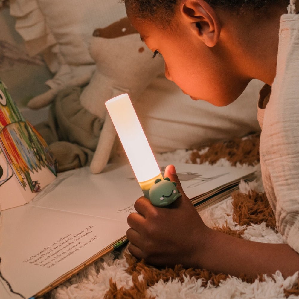 Zoo Light Dino - 3-in-1 Kinderlampe: Nachtlicht, Leselampe & Lauflicht - Little Baby Pocket