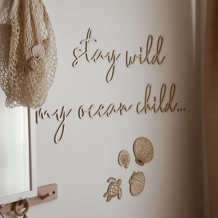 Schriftzug aus Holz "Stay wild my ocean child..." - Little Baby Pocket
